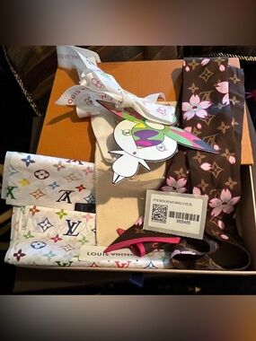 Louis Vuitton Blossom twilly
